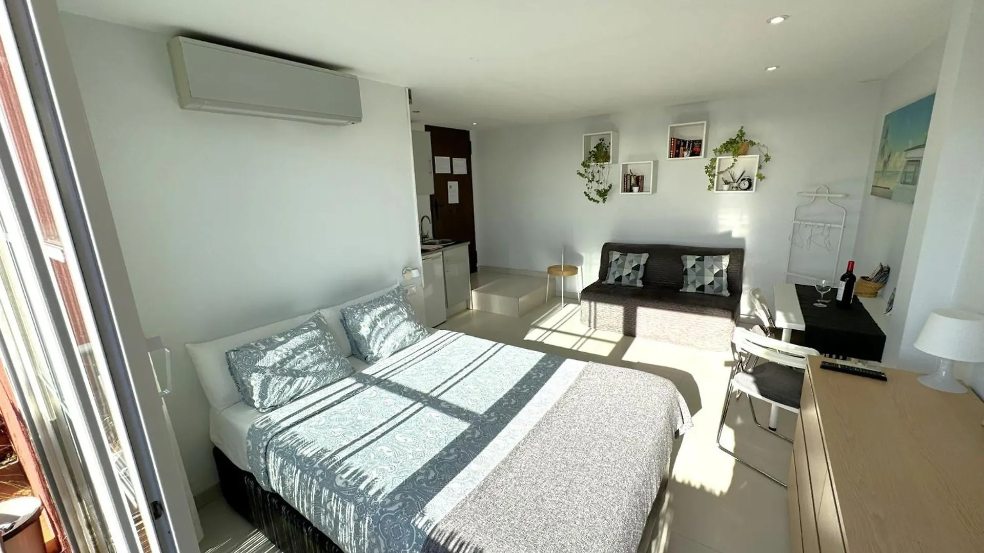 Peaceful Studio With Amazing Sea Views And Free Parking Benalmadena