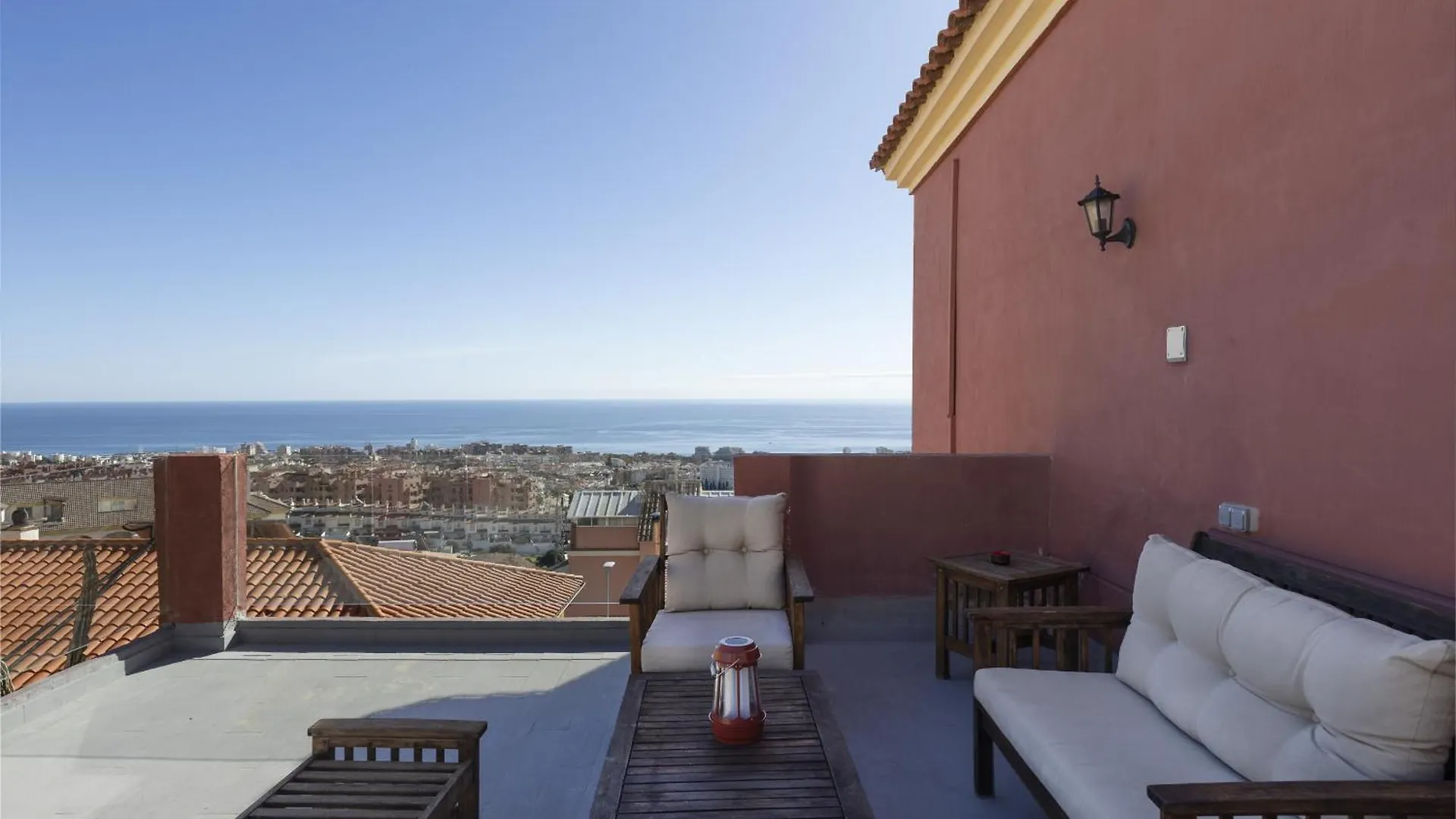Peaceful Studio With Amazing Sea Views And Free Parking Benalmádena 0*,  España